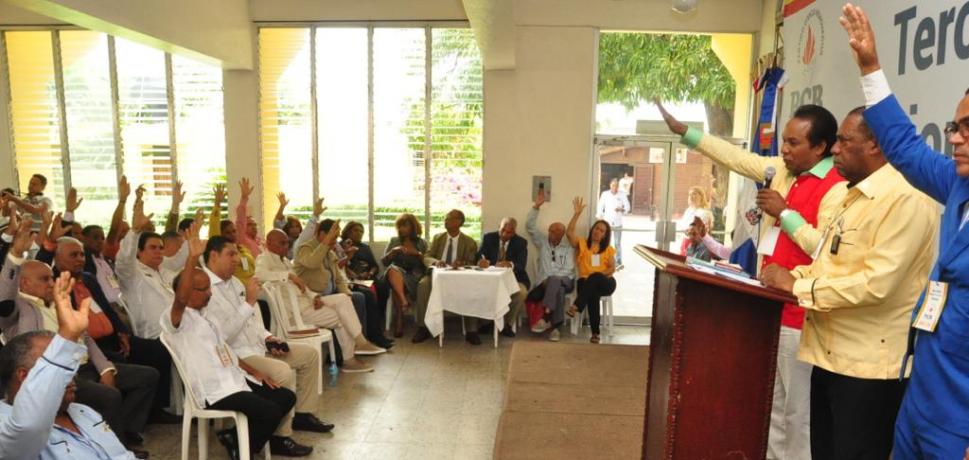 Momento en que la Asamblea aprueba las resoluciones.